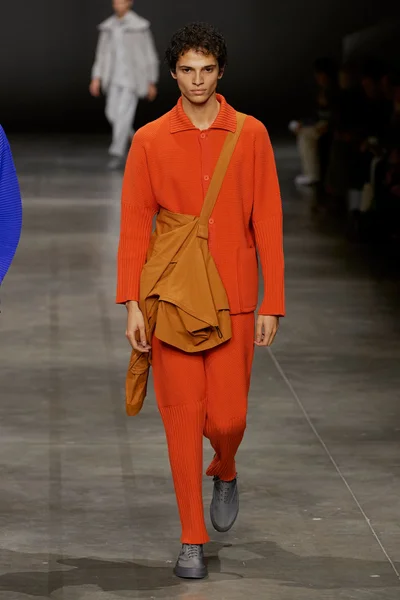 Look 30